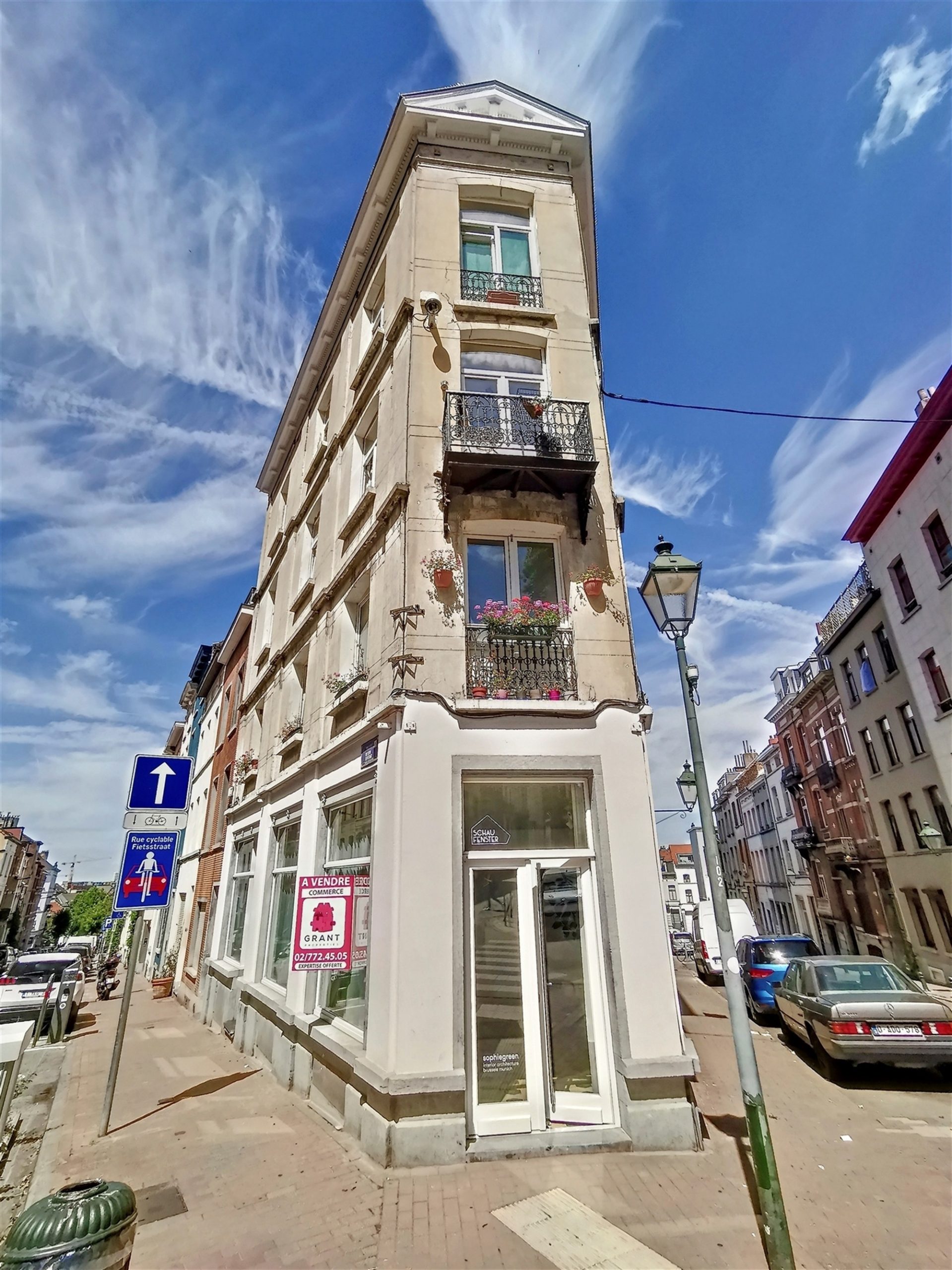 SUPERBE SURFACE COMMERCIALE ENTIEREMENT RENOVEE Grant Properties