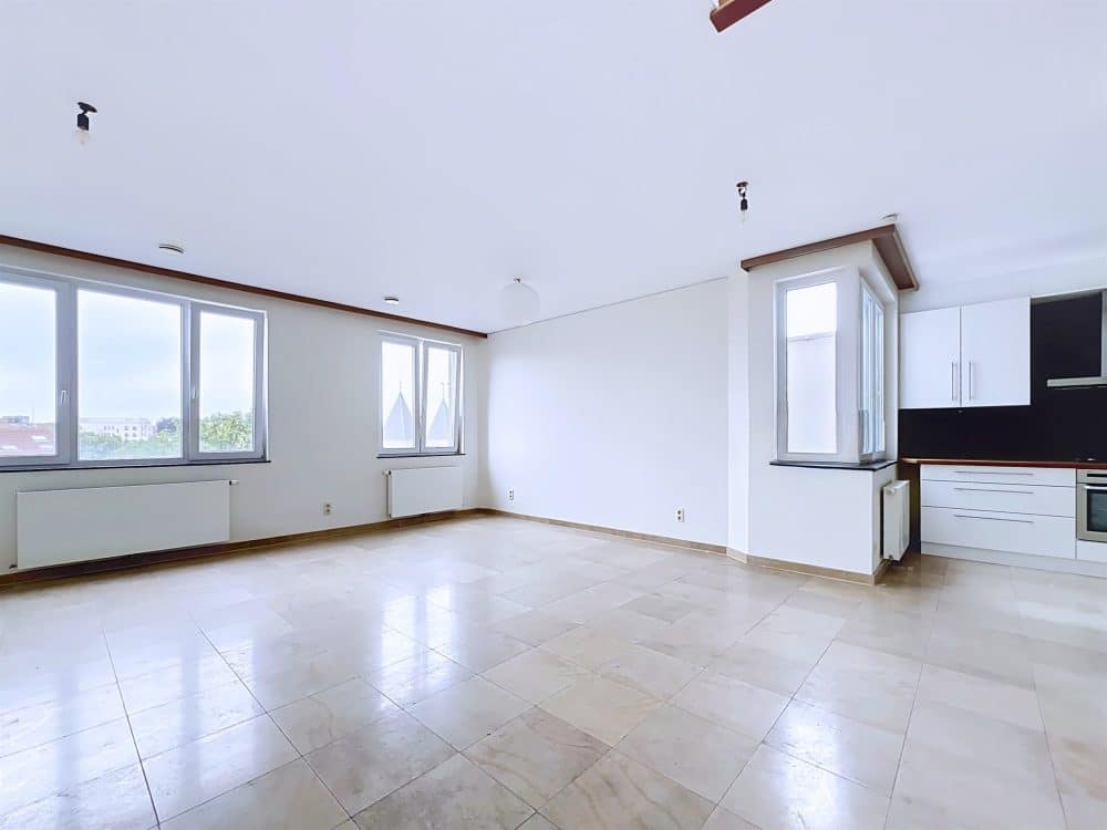 Duplex 3 chambres à louer à SCHAERBEEK pour 1 750 € / mois (photo 2 sur 13)