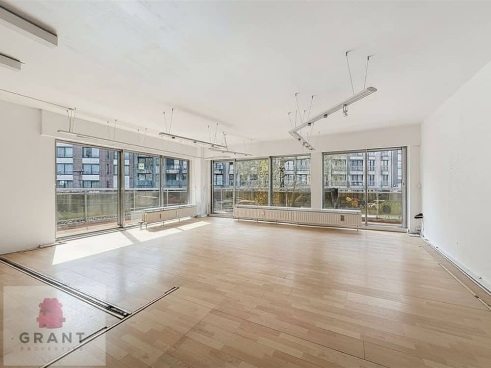 Appartement 3 chambres à vendre à SCHAERBEEK pour 235 000 € (photo 1 sur 12)