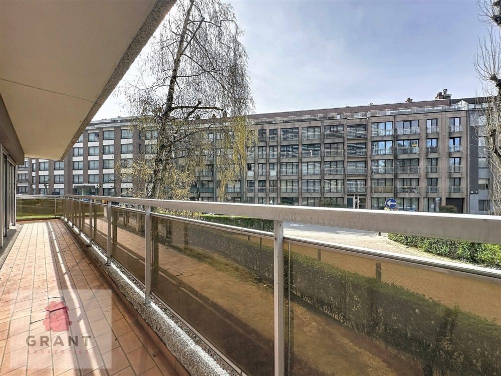 Appartement 3 chambres à vendre à SCHAERBEEK pour 235 000 € (photo 9 sur 12)