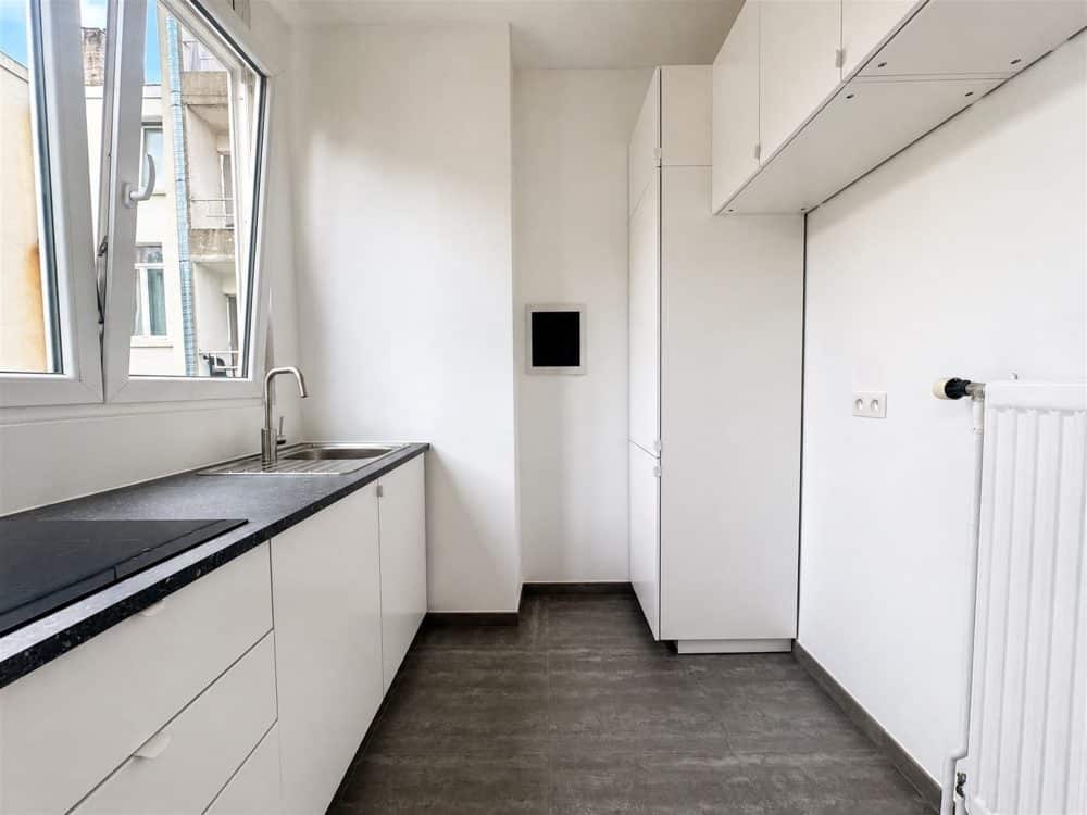 Flat/Studio 1 bedroom for rent in SAINT-GILLES for 950 € / month (photo 4 of 7)