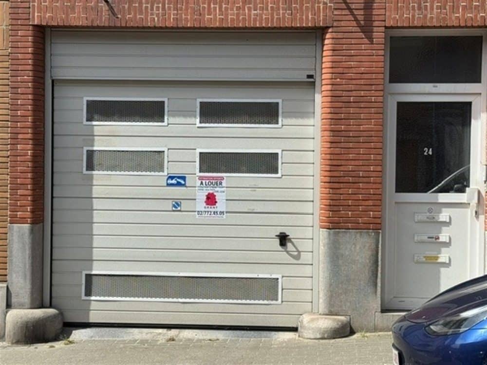 Parking for rent in WOLUWE-SAINT-LAMBERT for 120 € / month (photo 1 of 2)