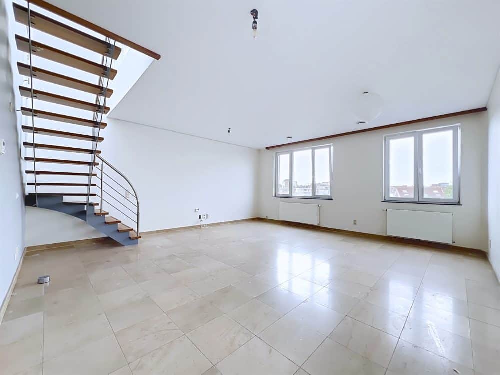 Duplex 3 chambres à louer à SCHAERBEEK pour 1 750 € / mois (photo 1 sur 13)
