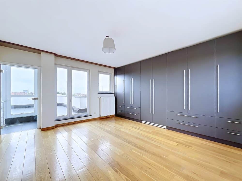 Duplex 3 chambres à louer à SCHAERBEEK pour 1 750 € / mois (photo 4 sur 13)