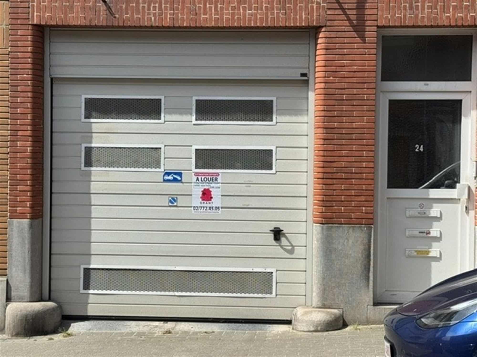 Parking te huur in WOLUWE-SAINT-LAMBERT voor 120 € / maand (foto 1 van 2)