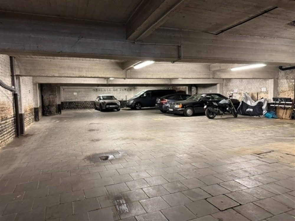 Parking à louer à WOLUWE-SAINT-LAMBERT pour 120 € / mois (photo 2 sur 2)