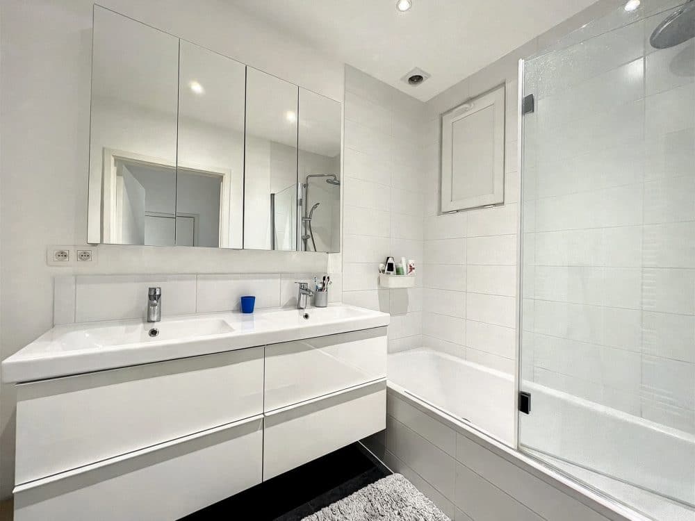 Apartment 2 bedrooms for rent in IXELLES for 1 415 € / month (photo 8 of 11)