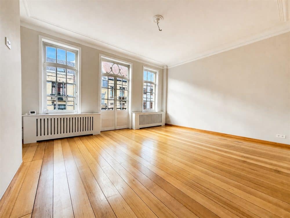 Appartement 2 chambres à louer à ETTERBEEK pour 1 600 € / mois (photo 1 sur 15)
